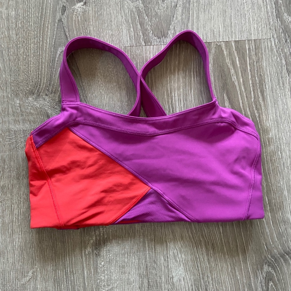 Lululemon sports bra size 6